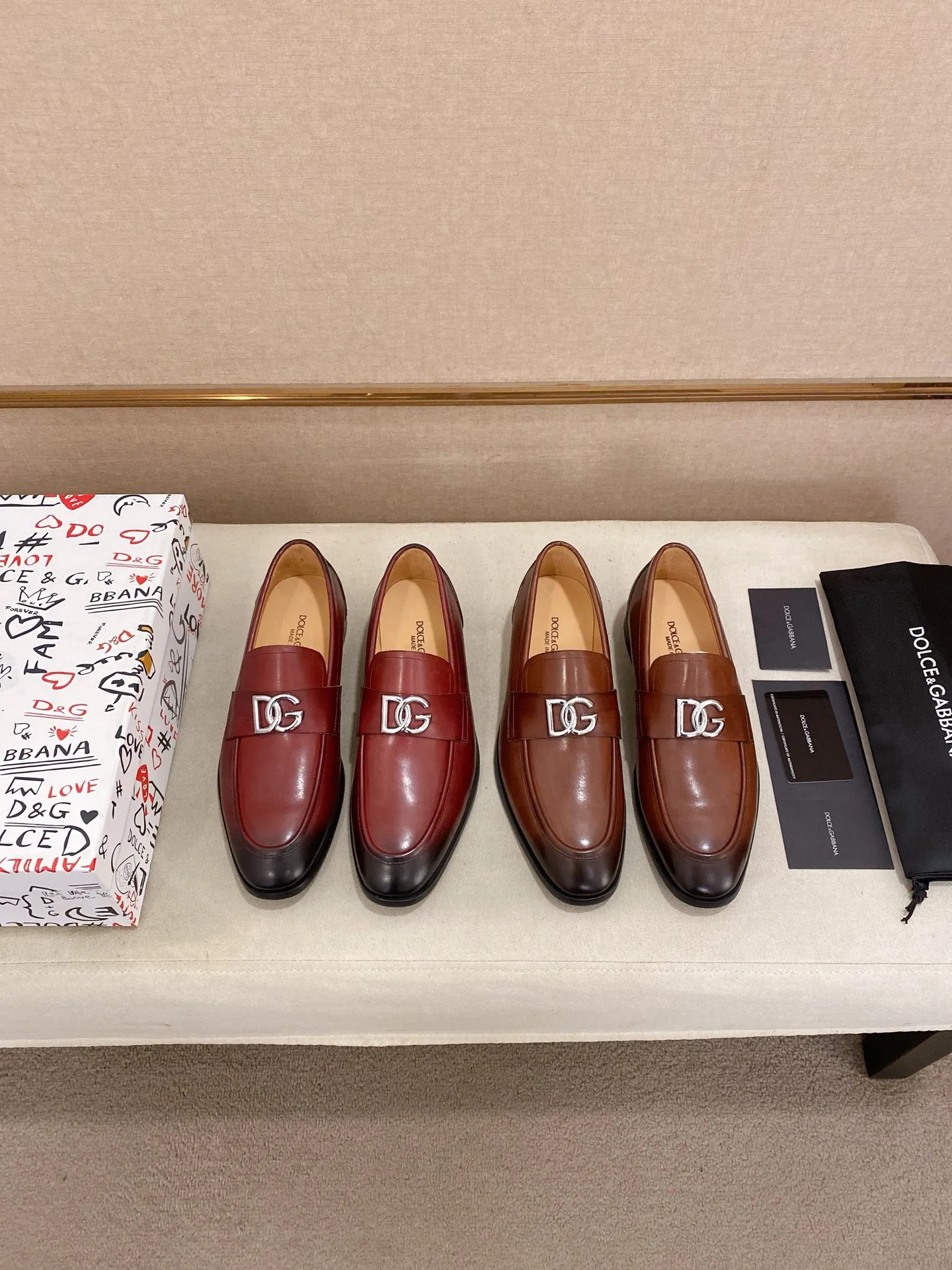 Men's clothing and shoes💰 520💰🌲DG top-notch🔍🔍men's new leather shoes🚹sold at the same time⚠The uppers are imported cowhide from Italy, the entire imported cowhide lining, and imported accessories💪💪, completely 1⃣️ vs. 1⃣️🇮🇹 💪💪, ⚠Sole: The original sole is specially provided by the original factory, the exclusive movable molded sole is super comfortable, ⚠Original factory follow-up goods, 🔍🔍high quality, can be entered and exited at will, welcome to compare ⚠Size number: 38-44. Can be customized 45 non-returnable